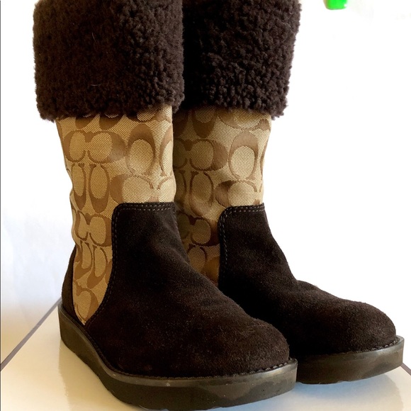 IOB Coach “Kally” signature monogram boots. - Picture 2 of 5